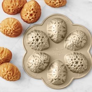 Williams Sonoma Nordic Ware Nonstick Cast Aluminum Easter Egg Cakelet NWT